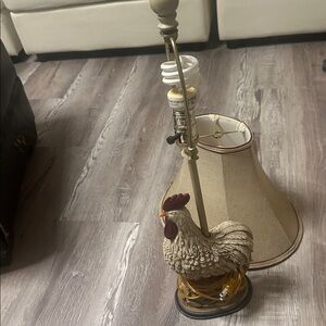Vintage chicken lamp wooden bottom chicken is ceramic good condition